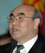 While Kyrgyzstan's newly formed interim government is taking measures to restore order in the Central Asian country, ousted Kyrgyz president Akayev's whereabouts remain in mystery.